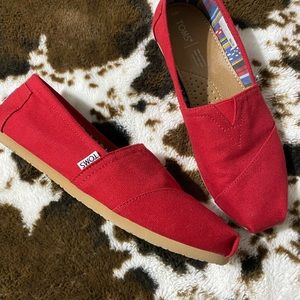 Toms red size 10